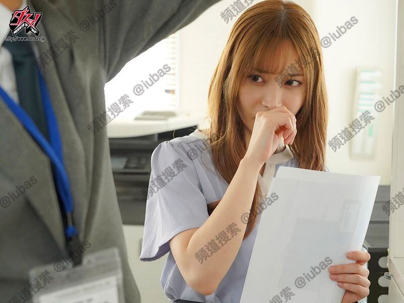 大三学姐背着男友打电话约我吃饭逛街 我心知肚明