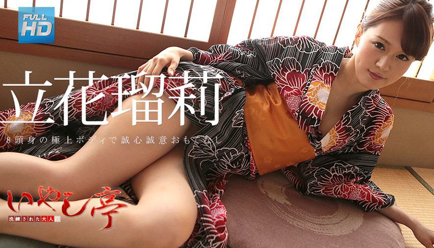 今晚约了个花裙妹子，穿上黑丝撕裆口交舔弄，骑乘后入猛操呻吟大声非常诱人
